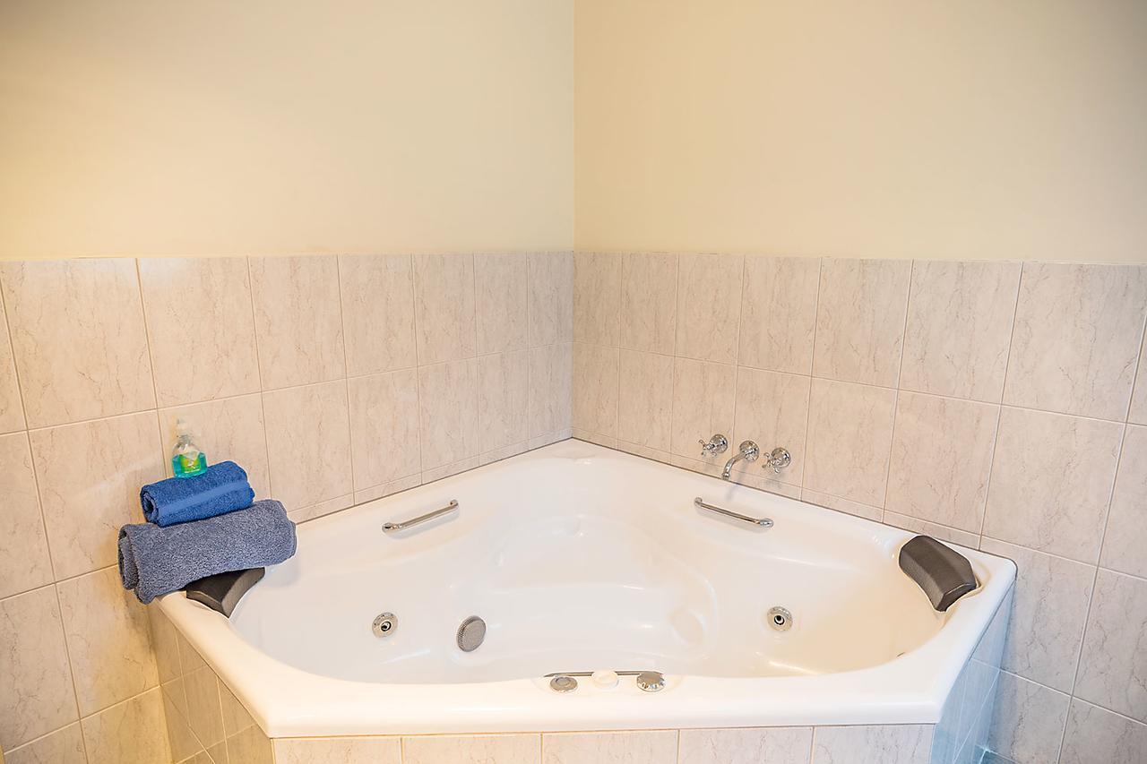 Queechy Motel セントへレンズ エクステリア 写真